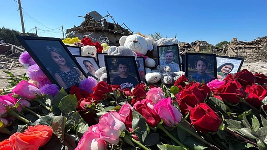 День жалоби у Кривому Розі: біля дому Воронових у Радушному провели хвилину мовчання